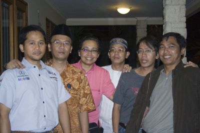 Temen2 "BISNIS" waktu di BK
Ki-Ka: Rocky (lulus SMA thn 87), Ofeb, Ari - Dadang, Aziz (lulus SMA thn 86), Maya (baju pink, lulus SMA thn 81)
