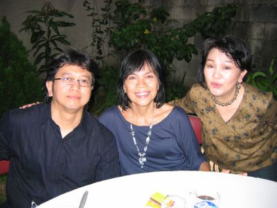 Tono & Kemur sisters
