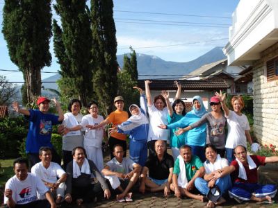 Abis olah raga pagi senam, kasti... santai achh.. foto dulu...
