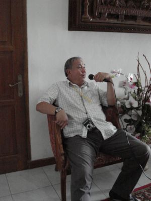 Dak galak ketinggalan jugo Bang Henry dengan suaronyo yang serak2 basah
