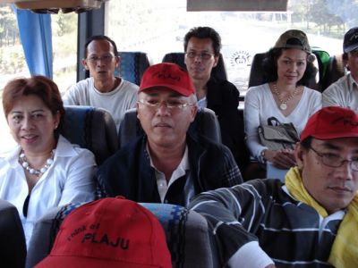 Maryanti dan Fathoni pecak duduk di kelas bae...
