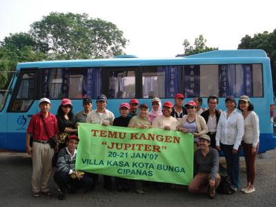 Jam 8.00 siap berangkat ke Cipanas...
