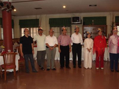 Anggota baru diperkenalkan... syarat harus pacak... ikut gilo...
