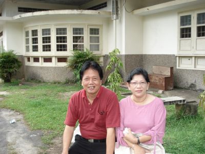 Gatot n Inge... depan SD Nasional.
