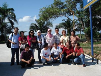 Foto lagi di depan Restoran.
