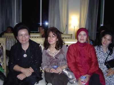 Tante Rien, Yatie, Dina dan Gati.
