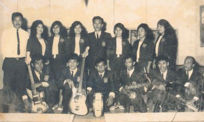 Team Band Kuda Laut Plaju
Ki-ka: Rachman Amdy (Manager), Enny & Marky Rekso, Carolina, John Tobing (Pimpinan), Gadis (?) & Tati Setiyoko, Alma. duduk: Atta, Cekcik, Imron, Sholeh, Taufik, Dartono.
