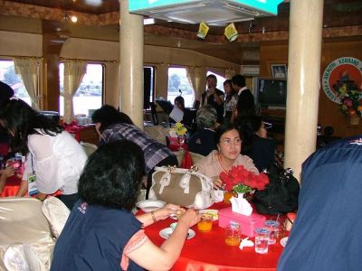 Musi Cruise
Sambil makan siang diiringi live music
