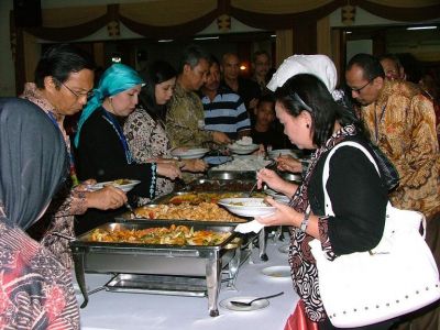 Dinner at Ogan/Soos
Menunyo prasmanan oi..
