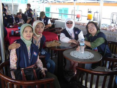 Musi cruise
Ki-ka : Ninin, Risa, Niniek, Cici
