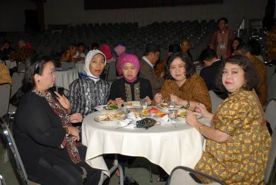 Deece jauh2 datang dr Medan
