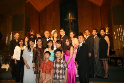 MEJENG KELUARGA BESAR KOMPLIT
OMA, KAKAK, ADIK, ANAK, PONAKAN, MERTUA, MENANTU
(haayoooo coba tebak tebakaaaan..siapo bae di foto ini??)
