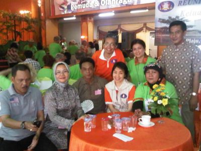 MelRosE @ Ogan - Plaju 15 Mei 2010
Duduk : ...; Gema,dayat,Ciska
Tegak : Maya, tetty, Taufiq
