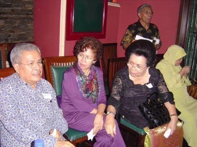 Ki-ka : Bp. Zuhdi Pane, Ibu E Rooroh, Ibu R Tobing, Ibu N Alamsoeddin, Bp Alamsoeddin (blkg)
Keywords: keluarga