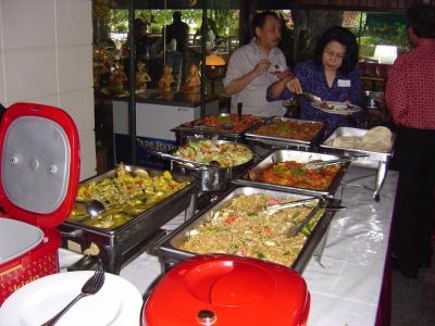 Hidangan makan siangnyo....wah lemak galo2nyo...
Keywords: keluarga