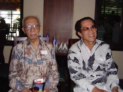 Sesepuh Bpk H M Lewerissa & Bpk R Rooroh
Keywords: keluarga