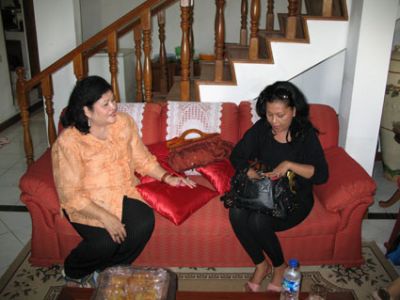 Bar, aku ado jual obat pelngsing....kau galak????
