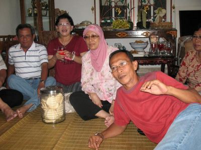 Ngobrol2 sambil makan kerupuk...
Keywords: keluarga