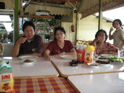 Aidah...nak mulai makan belom ado nasinyo...padahal la laper nian oiiiiii
Keywords: keluarga