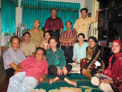 Kapan lagi biso foto bareng2 mak ini ????
Keywords: keluarga