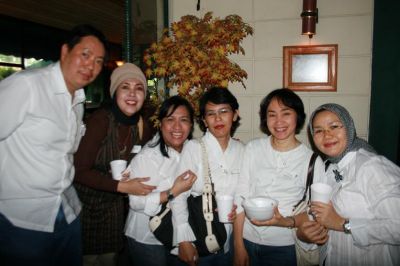 Ki-ka: Setiono (Nyonyo), Desma, Tina, Indahwati, Sisca, Gema
Keywords: keluarga