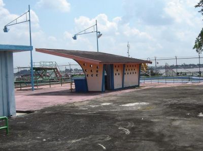 Zwembad Plaju
Tampak samping bangunan cafetaria
