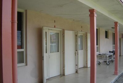 RS Plaju - Mei 2008
Kamar no. 2 ( bekas no. 4 )
Kamar no. 3 ( bekas no. 5 )
Kamar no. 4 ( bekas no. 6, ruang baby )
Pintu lapis kaca maseh samo, pintu bagian luar sudah diganti
Keywords: keluarga