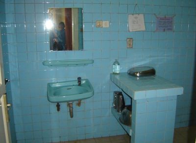 RS Plaju - Mei 2008
Kamar mandi di kamar pasien maseh tetep seperti jadoel
Keywords: keluarga