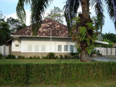 Bekas Rumah Kel. Alamsuddin
Jl. Telaga no 177 Lapangan Segitiga Plaju
Keywords: keluarga