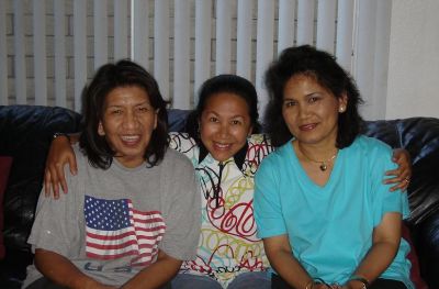 Di rumah Sylvia di CA - Agt 2006
Sylvia, Noni, Gina
Keywords: keluarga