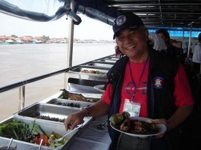 Lunch - Musi cruise
Wah....lagi laper berat rupanya bang Johnny :))
