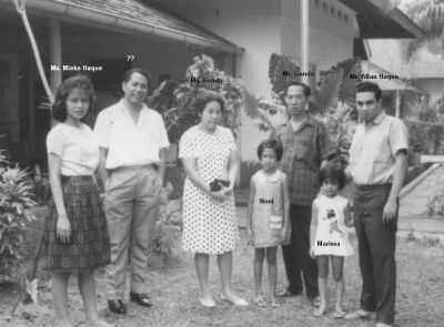 The Haques & the Gondos
Didepan rumah kel. Haque di Bagus Kuning
Keywords: keluarga