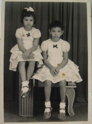 Vivi & Inge Soedjak ( 4 th & 6 th )
Jaman dulu tu dienjok baju seragam biar ketauan anak siapo mak itu..
Keywords: keluarga
