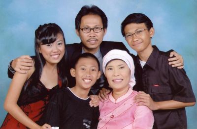 Keluarga Rusydiyan ( angkatan Piturua )
Ki-ka, baris belakang : Mona, Iyan, Gilang 
Ki-ka , baris depan   : Thareeq, Masnun
Keywords: keluarga