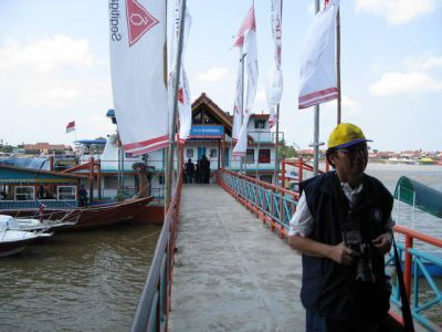 Naik kapal Kembang Dadar
