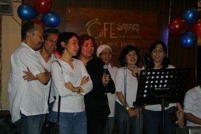 Melrose (dresscode: putih atas)
