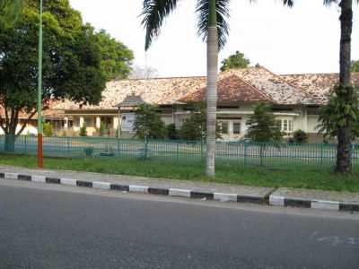 ex SD Nasional sebelah kiri
