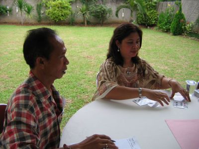 Luhut pasangan dg tante Toety Sompotan (dak keliatan)
