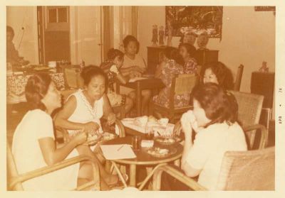 Ibu2 Plaju maen Canasta.
