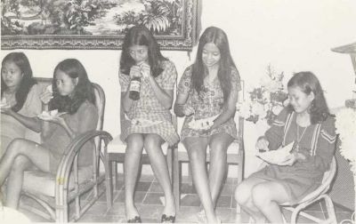 Indah Abdullah cs.
ki-ka: Indrawati (Iin), Dewi Soetomo, Indah & Ita Abdullah, Mona.
