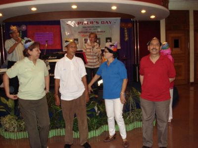 Nah... ini dio, yang ulang tahun siap nak dijeburken
