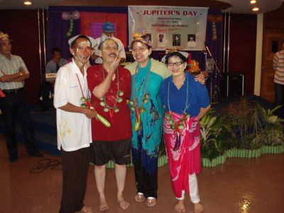 Yang Ultah nampang lagi, masih basah-basah
