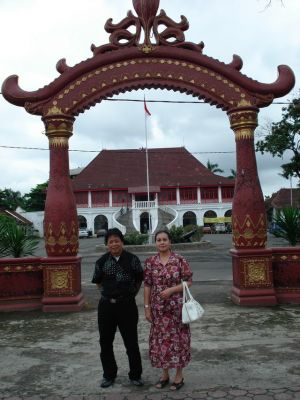 Jalan-jalan di Palembang.
