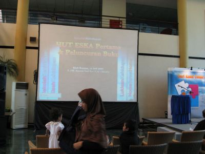 Layar buat slide (tapi kurang jelas)
