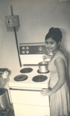 Setiap rumah pake oven listrik dg daya total +/- 6000 VA, lihat box saklar dan ukuran kabelnyo, 3phase, spiral nyala biso buat nyudut rokok... (model: Marky Rekso).
