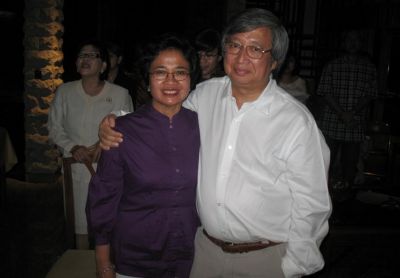 Acara PD explaju - 6 Sept.08
Tuan dan nyonya rumahnyo yang makin mesra bae dari hari ke hari.:))))
Thanks guys...GBU both.
