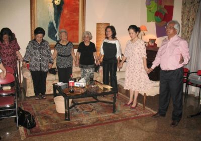 Acara PD explaju - 6 Sept.08
ki-ka : Nita T, Mrs. Rien Tobing, Mrs. Yet Ponggawa, Mrs. Elvira Toha, Inneke P, Myrna S, Paul M
Galo2nyo khusuk memuji dan memuliakan namaNYA.
