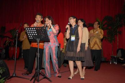 Anggota Salsa nyumbang suaro
