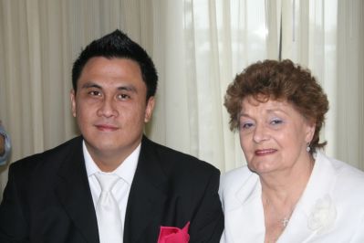 Rezie sama oma Henny (mama mertua Henry)
Cucu pertama yang mau kawin...
Biar lama terbang dari Amsterdam tapi oma datang ke CA...
