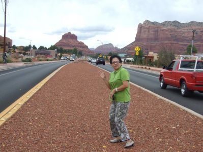 Inge di depan Bell Rock
Sangkin PeDe nyo dio nari berani dio joget di tengah jalan.....
